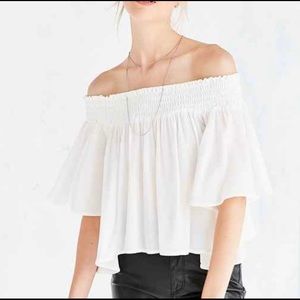 Kimchi Blue Urban Outfitters White Flowy Off Shoulder Smock Top Size S